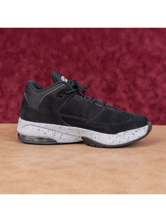 Athletic_Shoes